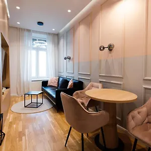 https://zeus-design-apartments-wasserwelt.vienna-besthotels.com
